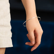 Load image into Gallery viewer, Irregular Bangle in White Gold - Malleable Jewellers
