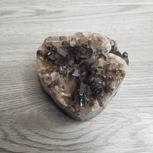 Load image into Gallery viewer, Quartz Heart Clusters