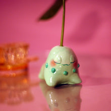 Load image into Gallery viewer, Chikorita Leaf Holder