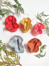 Load image into Gallery viewer, Vulva Ornament - Pink