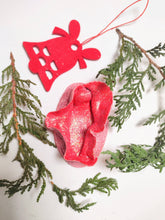 Load image into Gallery viewer, Vulva Ornament - Pink