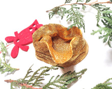 Load image into Gallery viewer, Vulva Ornament - Gold