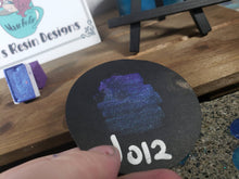 Load image into Gallery viewer, Purple Blue Colorshift handmade watercolor paint 3ml full pan