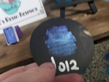 Load image into Gallery viewer, Purple Blue Colorshift handmade watercolor paint 3ml full pan