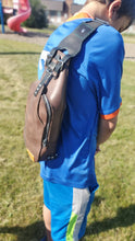 Load image into Gallery viewer, Leather sling bag