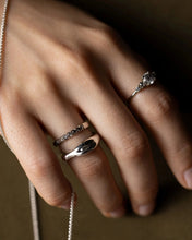 Load image into Gallery viewer, Array Engagement Ring in White Gold - Malleable Jewellers
