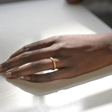 Load image into Gallery viewer, Cross - Hatched Ring in Yellow Gold - Malleable Jewellers
