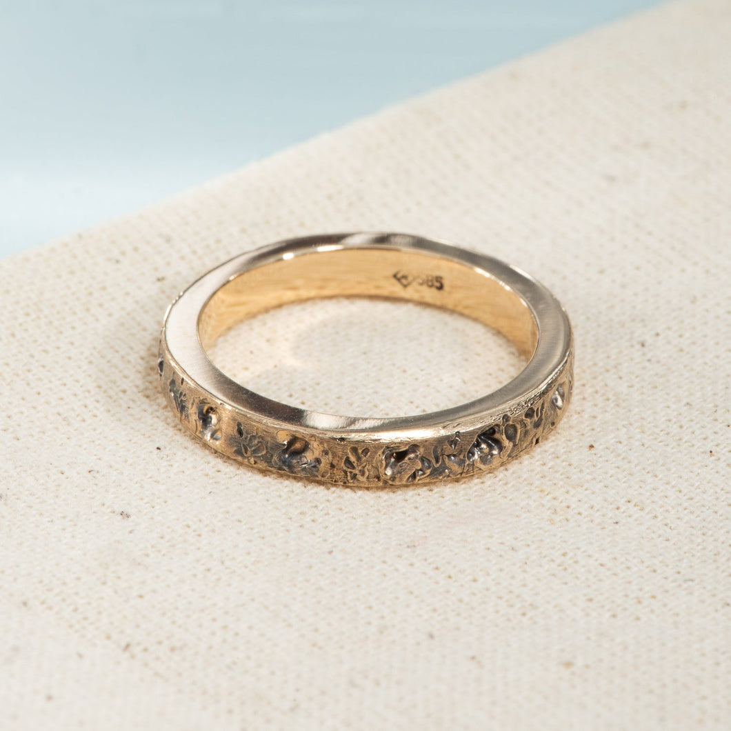 Lunar Band in Yellow Gold