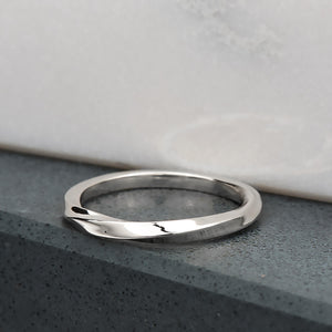 Twist Ring in White Gold - Malleable Jewellers