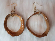 Load image into Gallery viewer, Avocado skin earrings natural colour 2
