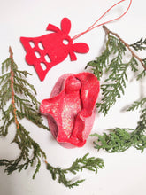 Load image into Gallery viewer, Vulva Ornament - Pink
