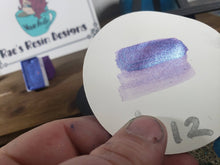 Load image into Gallery viewer, Purple Blue Colorshift handmade watercolor paint 3ml full pan
