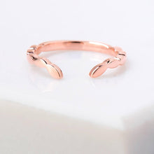 Load image into Gallery viewer, Leaf Chevron Ring in Rose Gold
