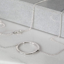 Load image into Gallery viewer, Circular Polished Necklace In White Gold
