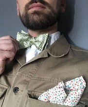 Load image into Gallery viewer, Shiny Mint Green Graphic Bow Tie with Speckled Pocket Square
