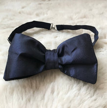 Load image into Gallery viewer, Navy Silk Bow Tie with 80&#39;s Graphic Pocket Square
