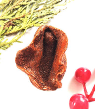 Load image into Gallery viewer, Vulva Ornament - Brown
