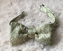 Load image into Gallery viewer, Shiny Mint Green Graphic Bow Tie with Speckled Pocket Square
