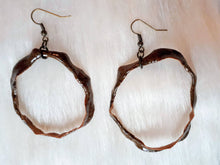 Load image into Gallery viewer, Avocado skin earrings natural colour 5
