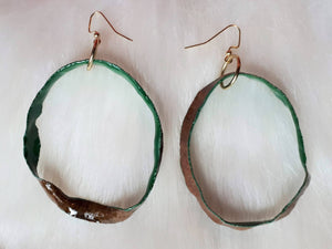 Avocado skin earrings painted green/natural
