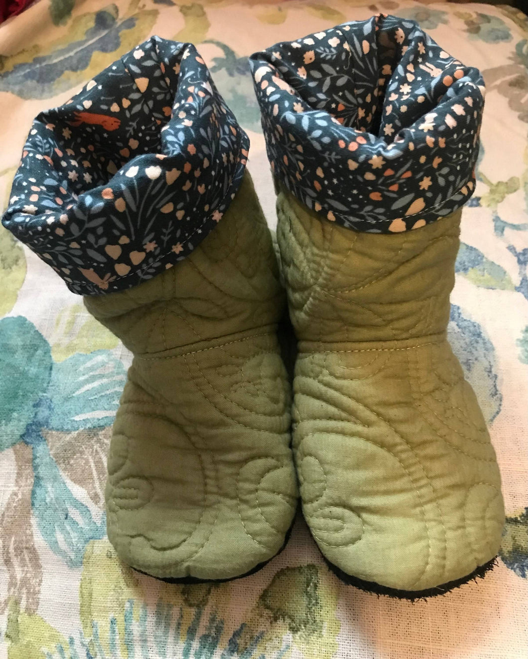Quilted faerie boots, size 12