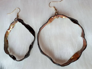 Avocado skin earrings painted gold/dark copper