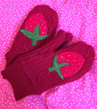Load image into Gallery viewer, lambs wool and cashmere lined strawberry mittens
