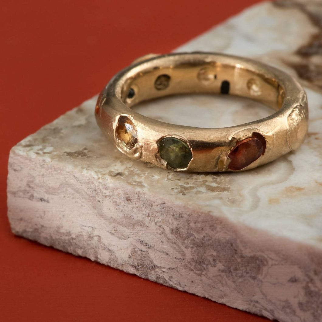 Warm Sapphire Kimberlite Ring in Yellow Gold