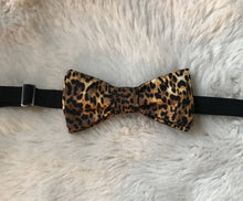 Load image into Gallery viewer, Leopard Bow Tie with Gold Graphic Pocket Square
